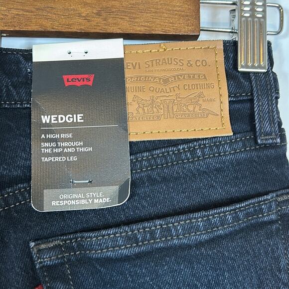 Levi’s Wedgie High Rise Tapered Leg Jeans Women’s Size 23 Black Denim NWT - Picture 3 of 9